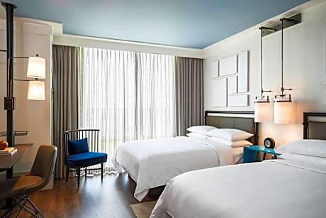 Queen Room with Two Queen Beds - Hearing Accessible