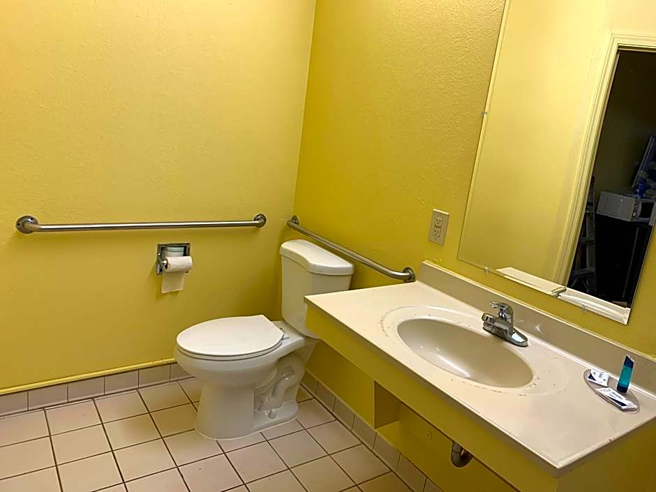 Relax Inn & Suites