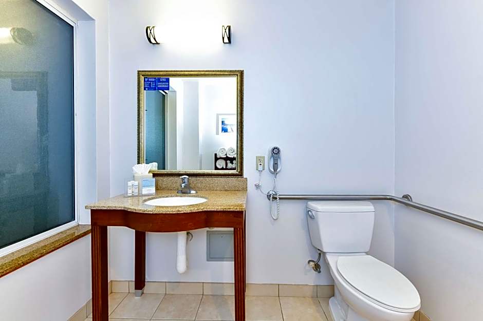 Hampton Inn By Hilton & Suites Pittsburg