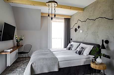 Double Room with Mountain View with Balcony