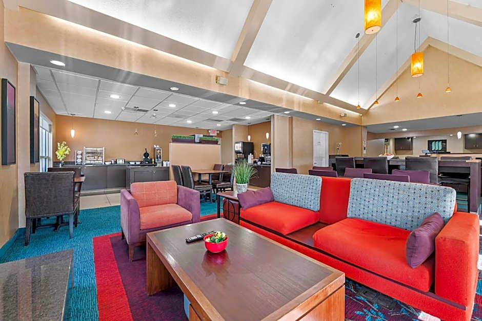 MainStay Suites Appleton Airport - Fox River Mall Area