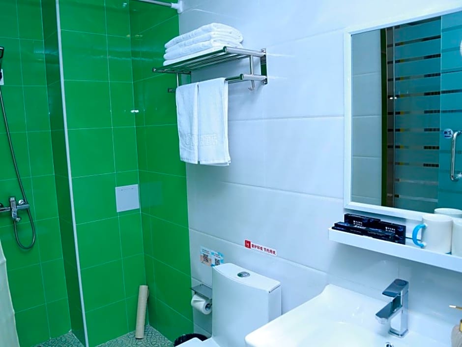 Shell Chengde Longhua County Xingzhou Road Hotel