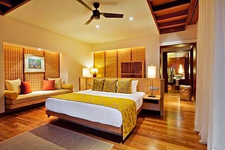 Beach Front Luxury Jet Pool Suite with Heated Pool & Hammam