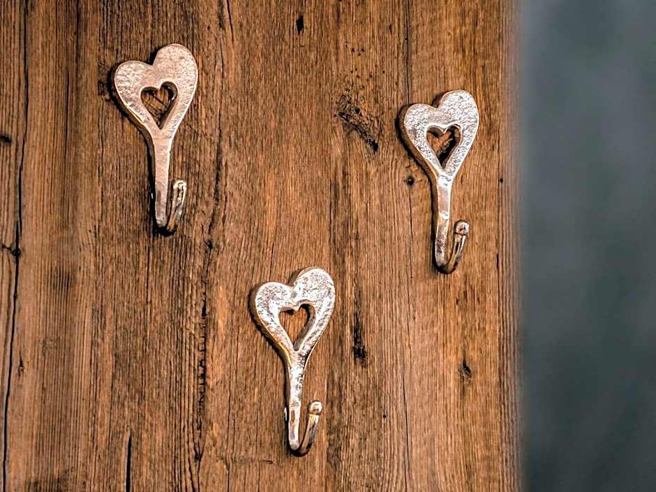 The Laurin Small & Charming