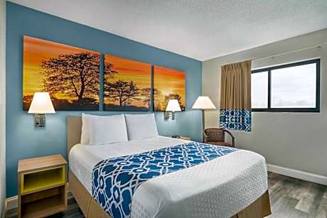 1 Queen Bed Non-Smoking