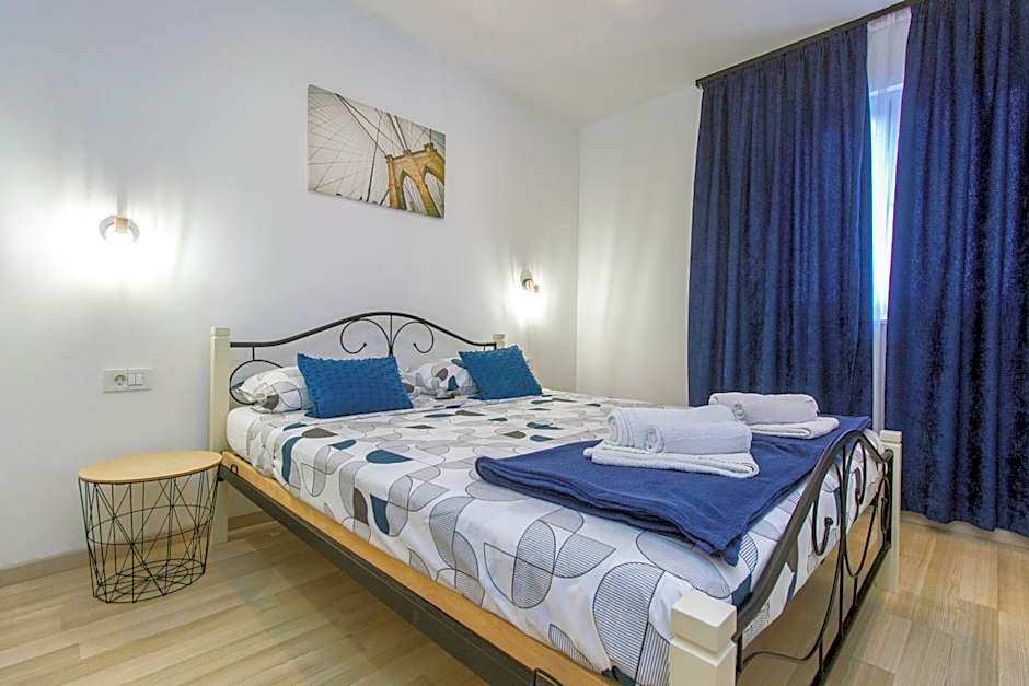 Villa Dalmatian Child with swimming pool, close to the beach