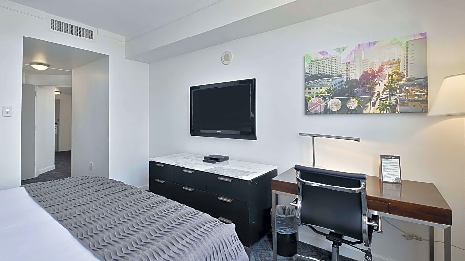 Photo 1 of 20 of 1 Bedroom 1 King Bed with Sofabed Suite, City View, Balcony