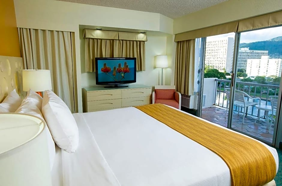 Coconut Waikiki Hotel