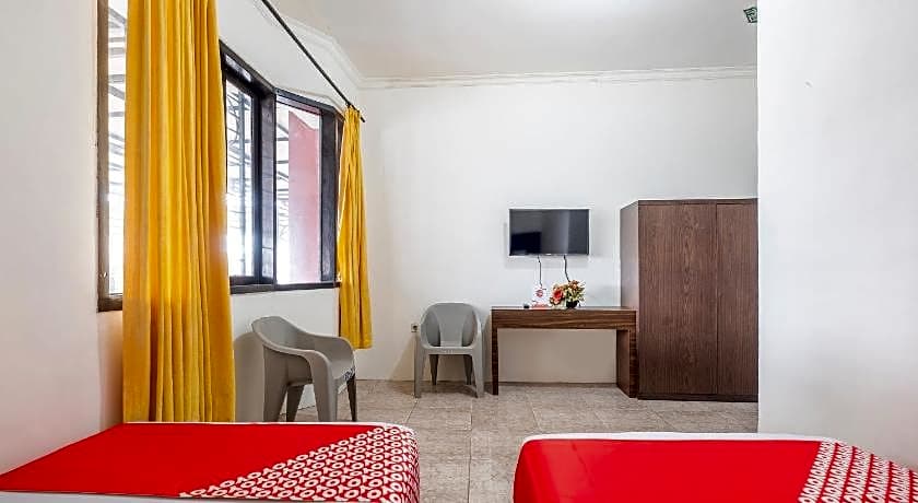 Super OYO 2704 Hotel Transit 2