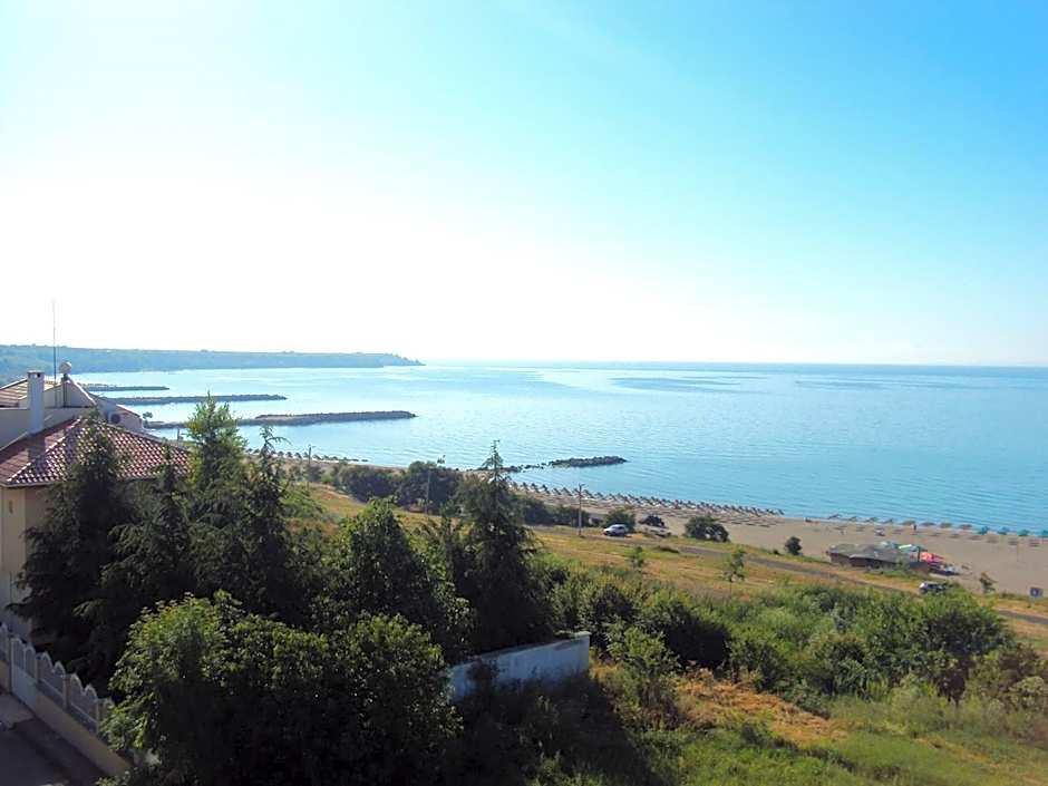 Family Hotel Lazuren Briag