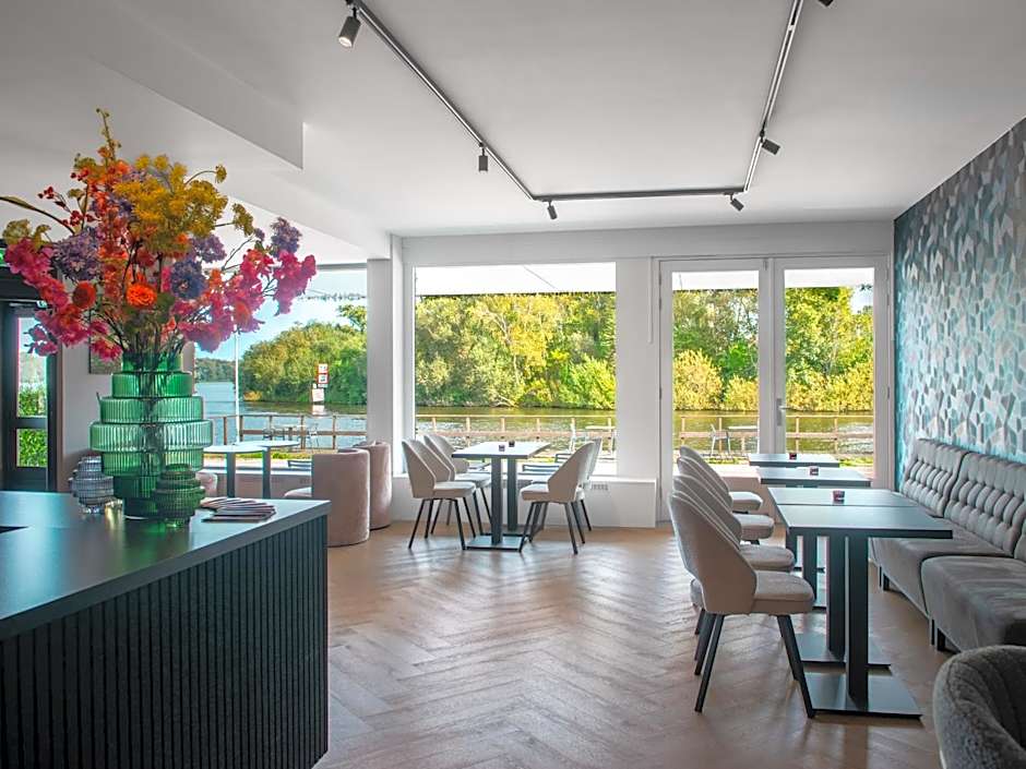 Amsterdam Lake Hotel