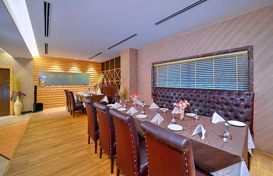 Wingston A Treehouse Hotel - Mathura