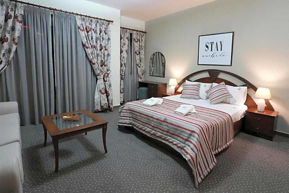 Nine Seven Hotel