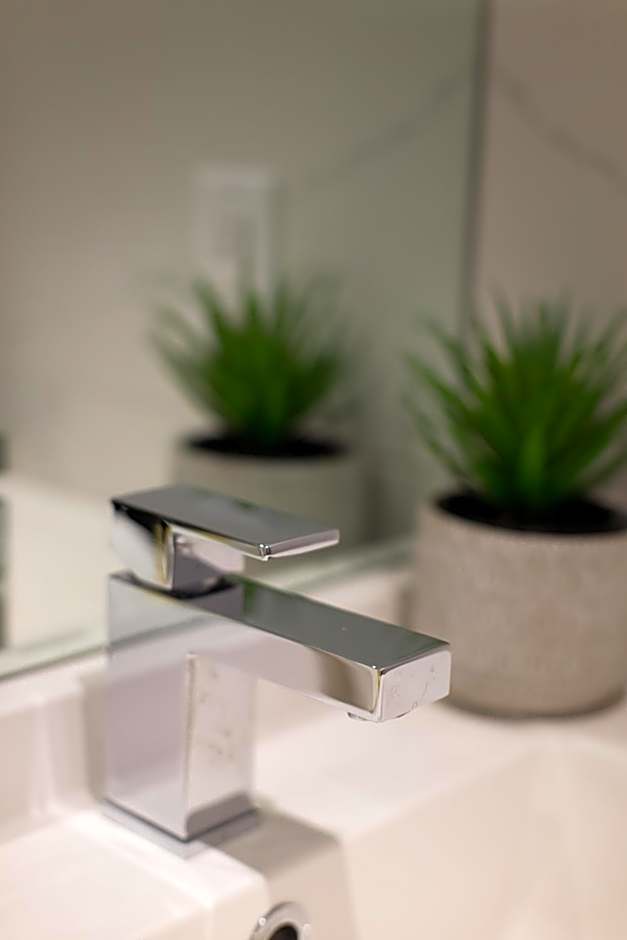 Blue Tropics Studio in Little Italy with kitchen by Den Stays