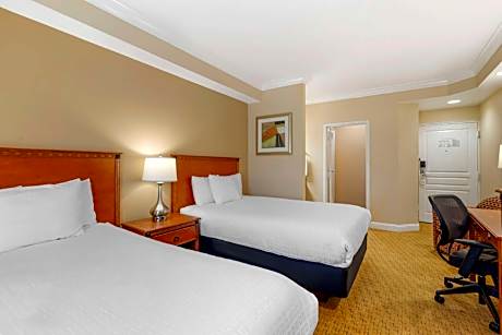 2 Double Beds