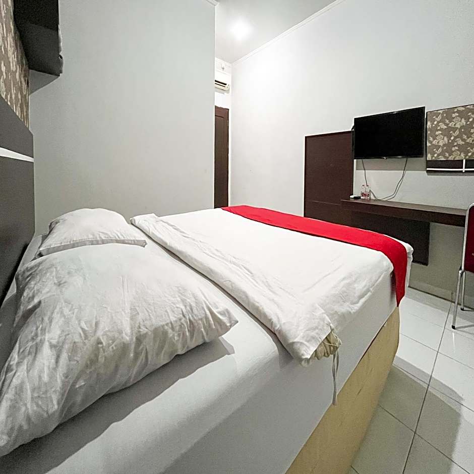 RedDoorz at Lucky Inn Panakukkang Makassar