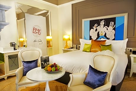 Luxury Room with 1 King Bed