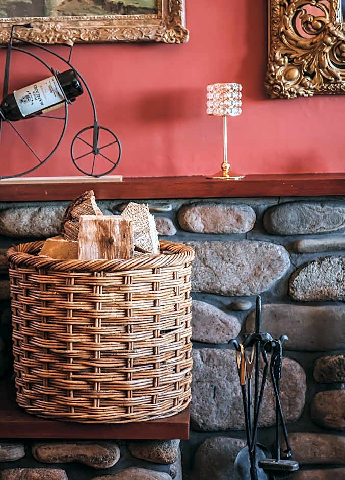 Boat Country Inn and Restaurant