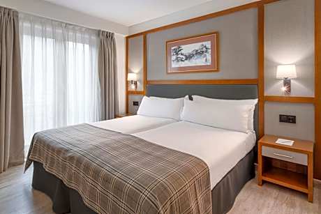 Connecting Room