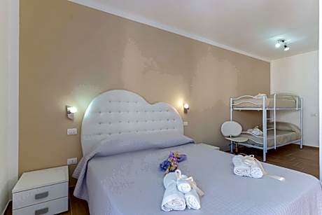 Quadruple Room with Private Bathroom