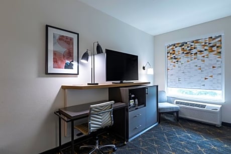 Queen Room with Two Queen Beds and Shower - Hearing Accessible/Non-Smoking