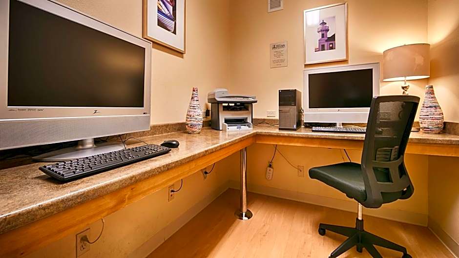 Executive Residency by Best Western Navigator Inn & Suites