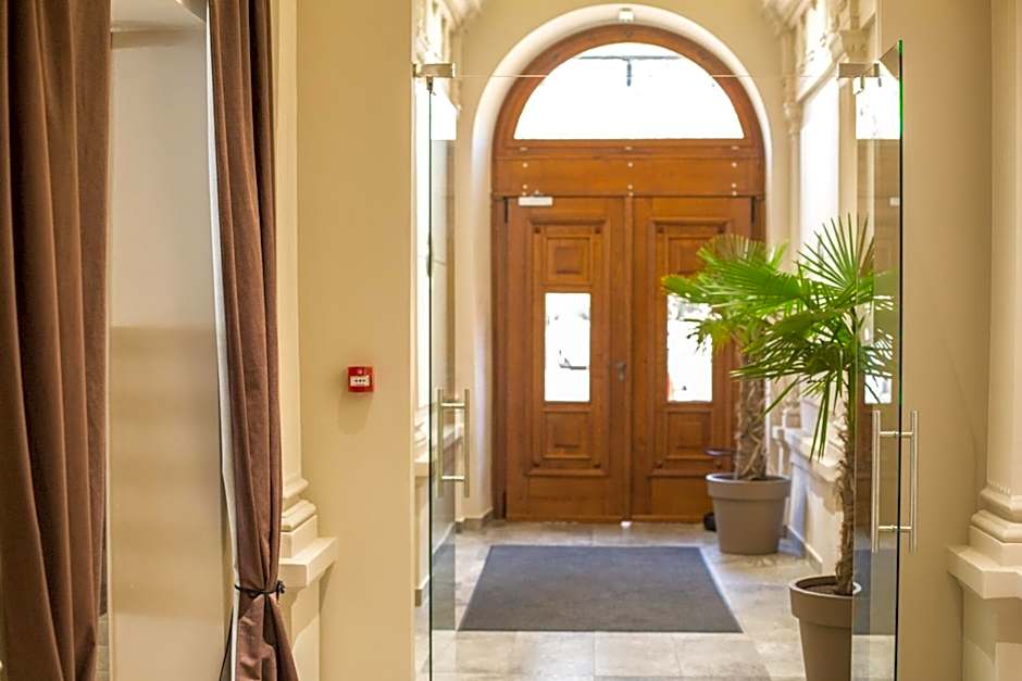 Hotel Grand Hedonist