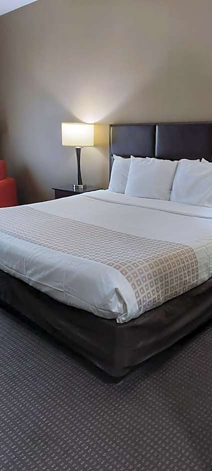 Parkwood Inn & Suites