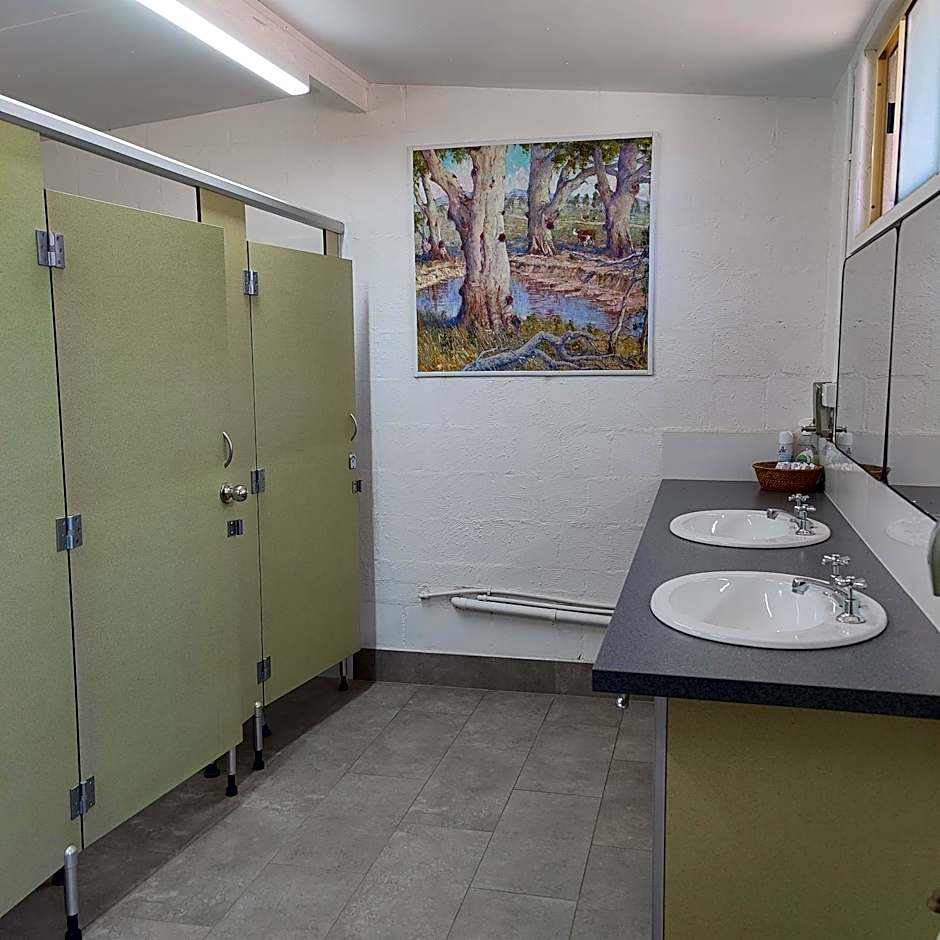 Inglewood Motel and Caravan Park Victoria