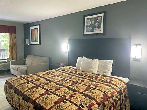Speedway Inn & Suites