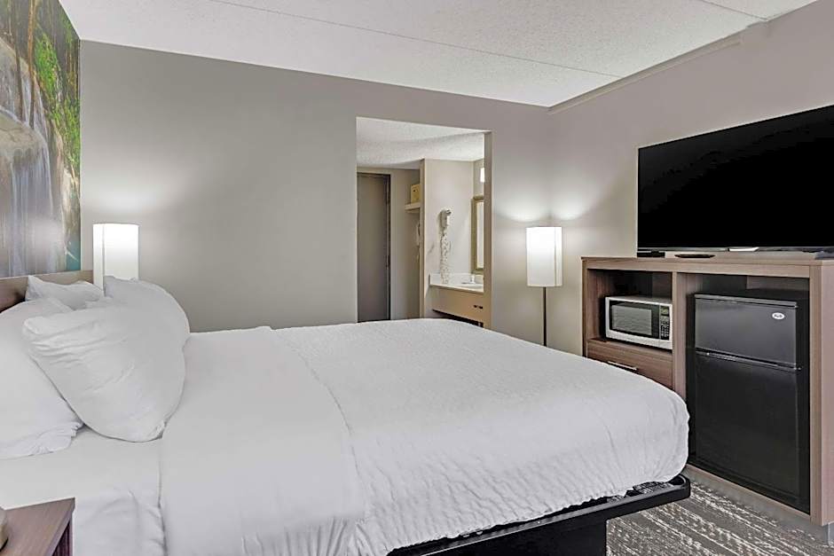 Clarion Pointe Near Erie Casino