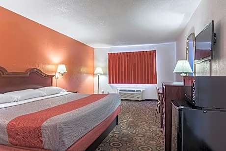 1 King Bed | Non-Smoking, Micfridge