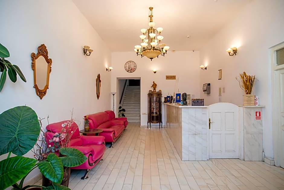 HOTEL MARION