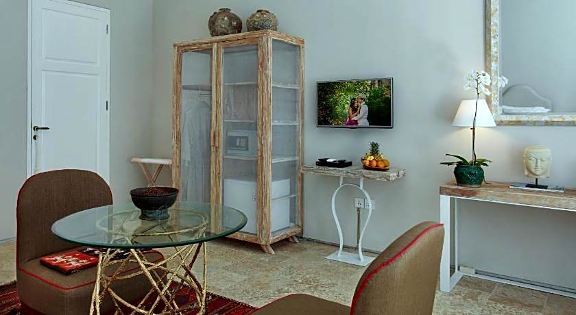Room & Vespa Suite 4