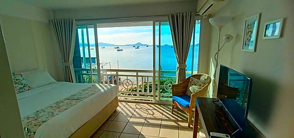 Baan Sattahip by the sea