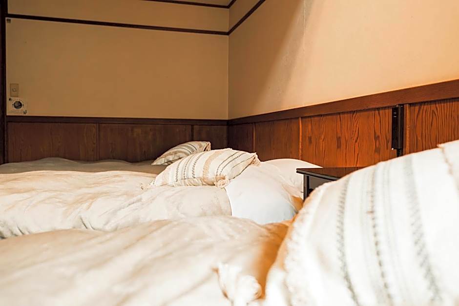 Hakuba Pension & Log Hotel Meteor