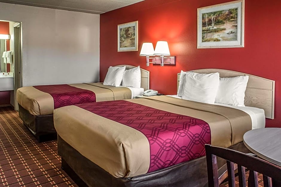 Spencer Inn & Suites