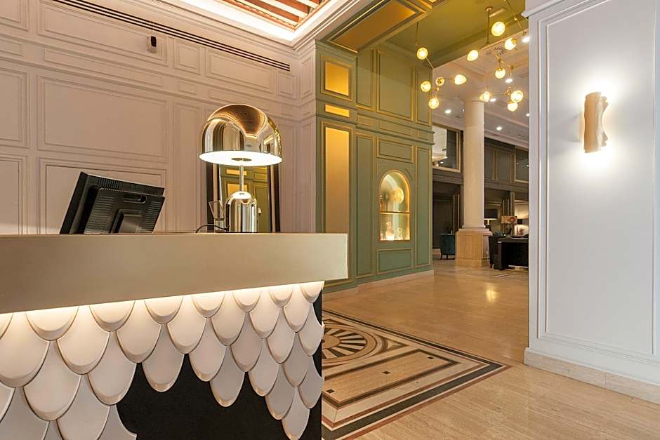 Eugenia de Montijo, Autograph Collection by Marriott