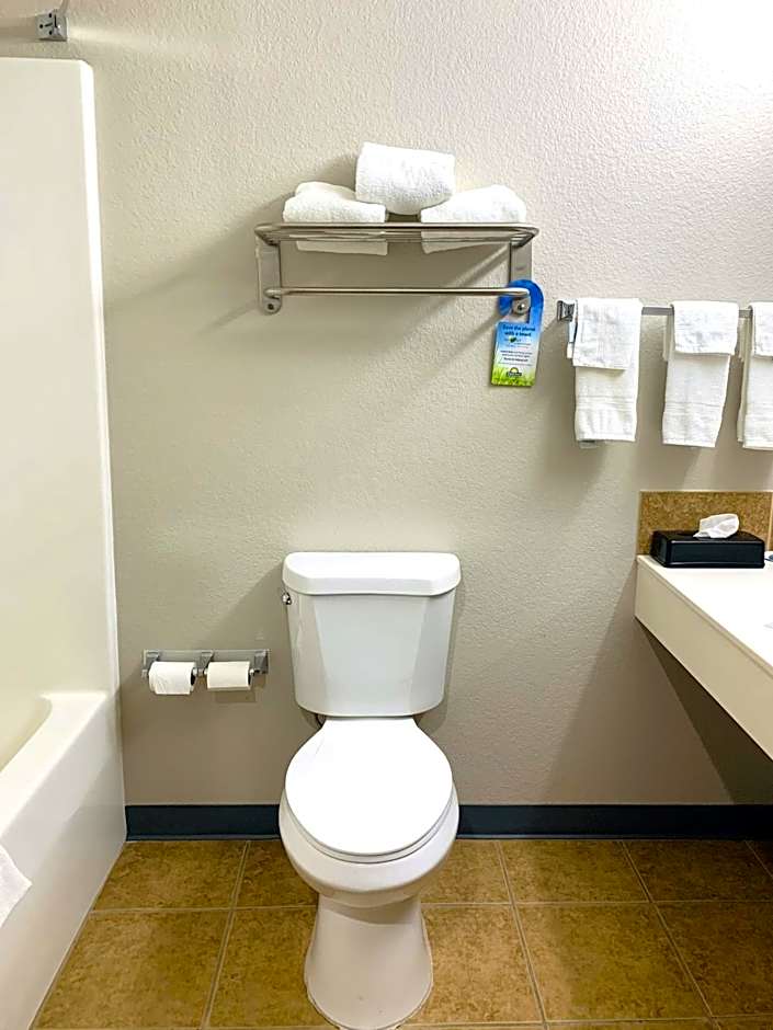 Days Inn & Suites by Wyndham Wynne