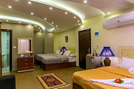 Panorama Pyramids Inn