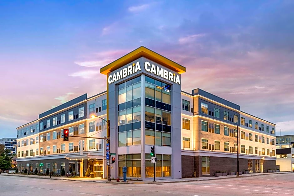Cambria Hotel Milwaukee Downtown