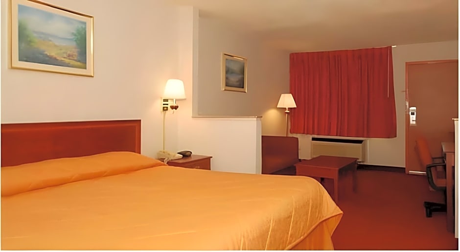 Econo Lodge Inn & Suites Forest