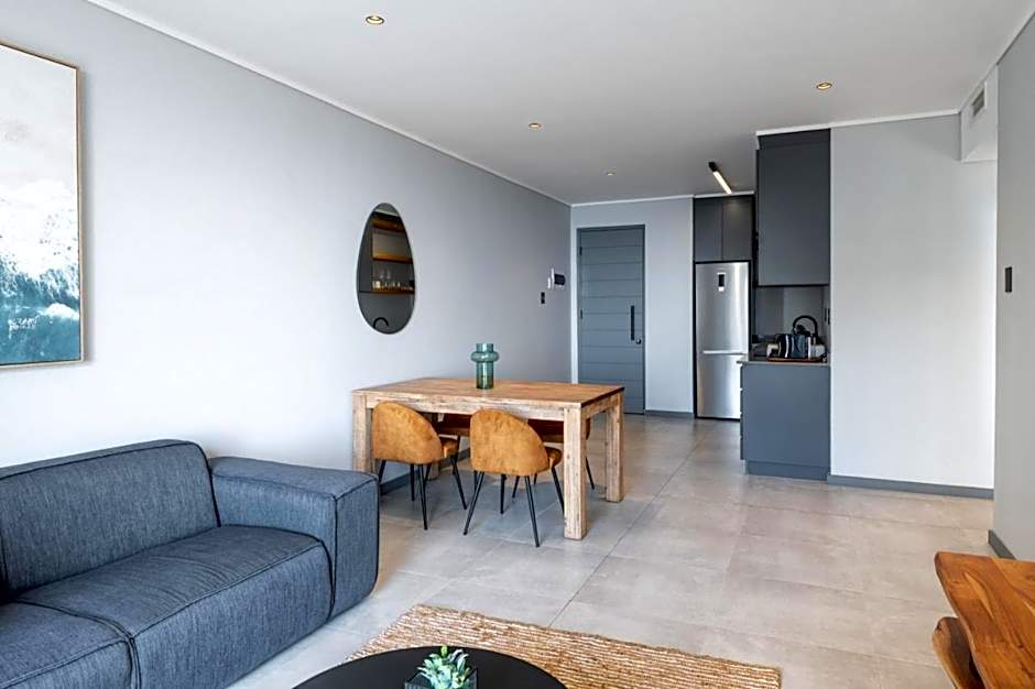 Luxury Bellagio 302 with Sea Views and Inverter