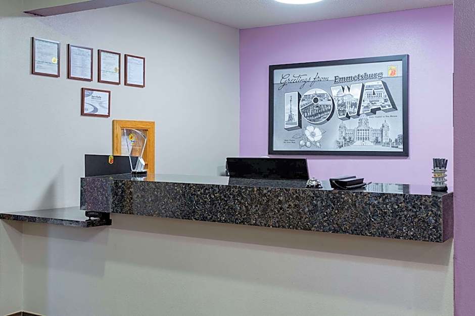 Super 8 by Wyndham Emmetsburg