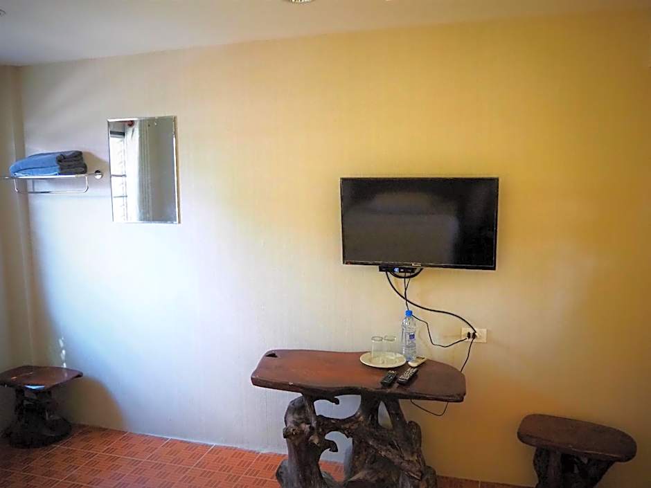 T & T Hostel Kanchanaburi