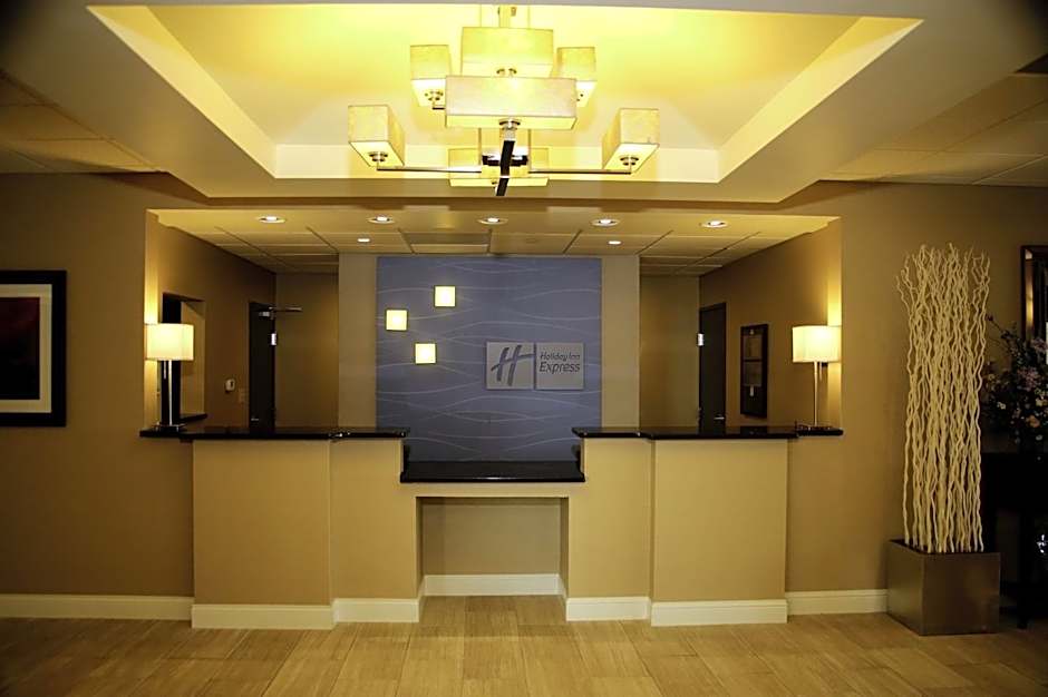 Holiday Inn Express & Suites Marion Northeast By IHG
