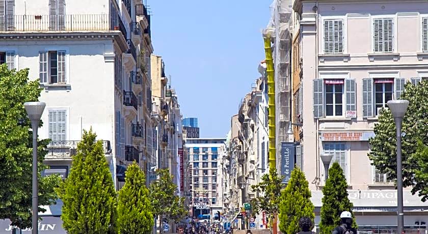 Adonis Marseille Vieux Port