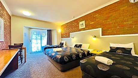 Family Room with Garden View