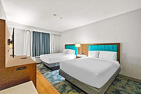 2 Queens Hearing Accessible Nonsmoking