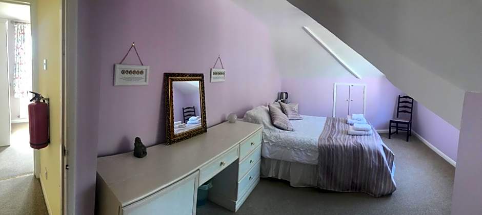 Healing Waters Sanctuary for Exclusive Private Hire and Self Catering Board, Vegetarian, Alcohol & Wifi Free Retreat in Glastonbury